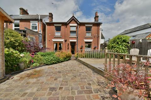 4 bedroom end of terrace house for sale, Russell Road, Newbury RG14