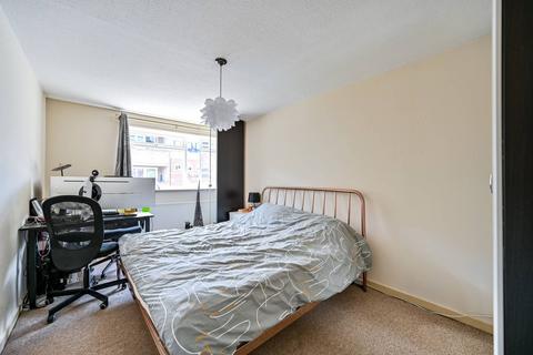 2 bedroom flat to rent, Capel House, Surbiton, KT5