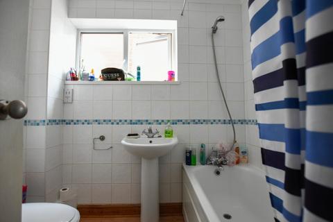 91 Apsledene, Gravesend, DA12 5EF