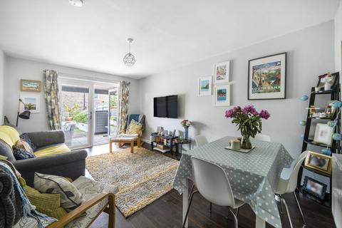 6 Dyson Drive, Winchester, SO23 7HN