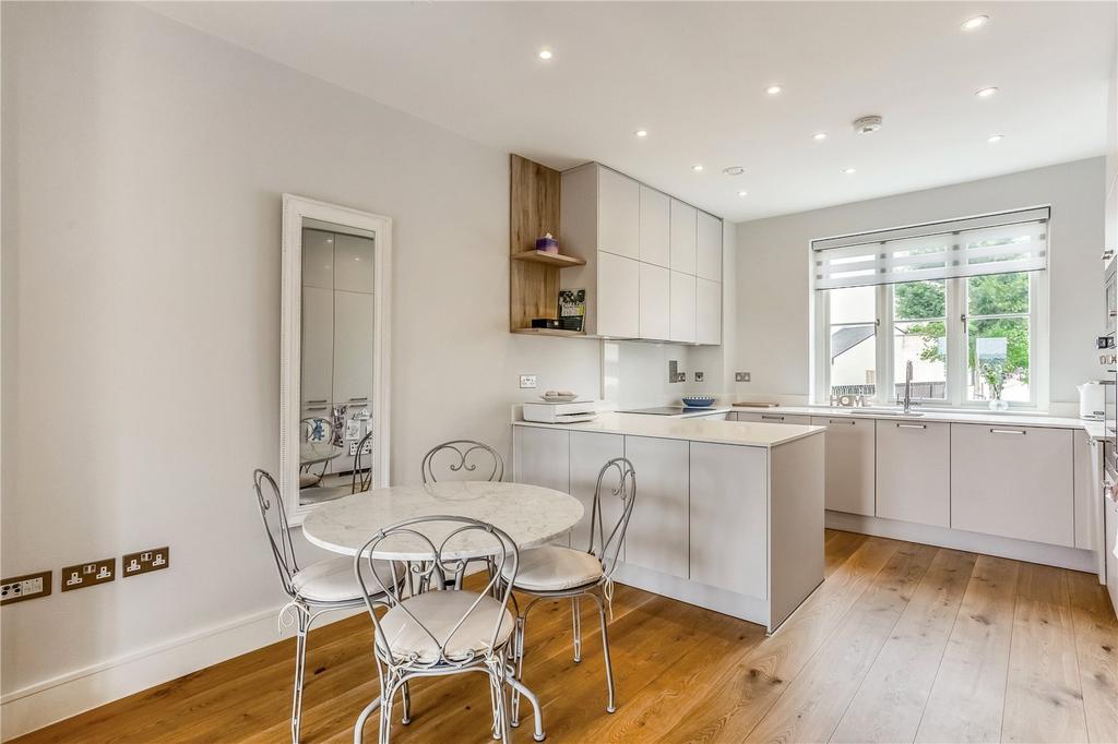 Dining/Kitchen Area