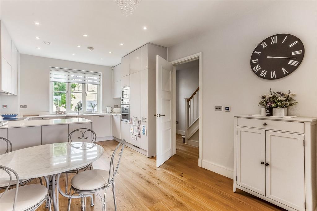 Dining/Kitchen Area