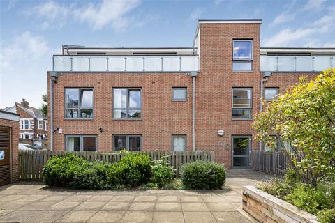 1 bedroom flat for sale, Elbe Street, SW6