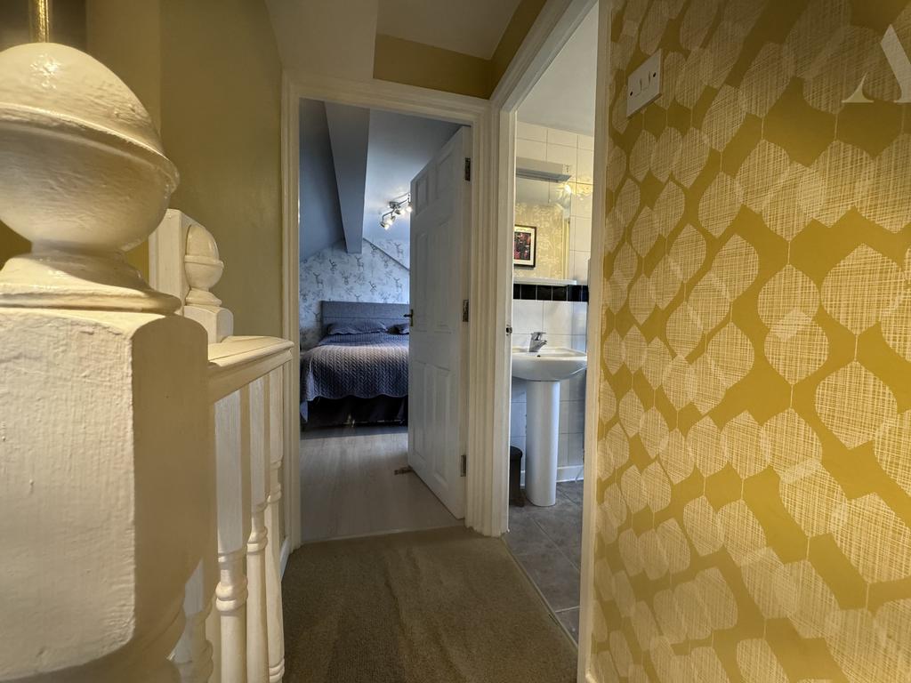 9 Odensil Green Master Bedroom landing 1