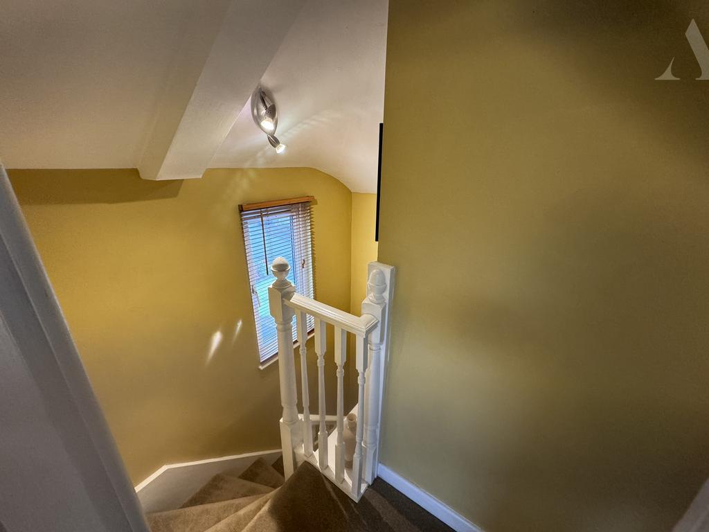 9 Odensil Green Master Bedroom landing