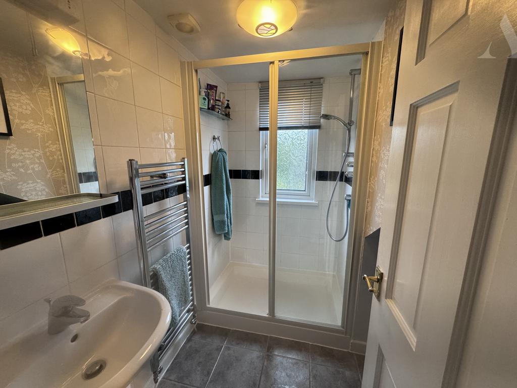 9 Odensil Green Master Bedroom Ensuite