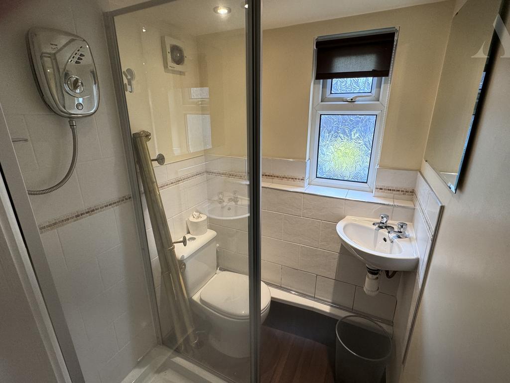 9 Odensil Green annex shower room