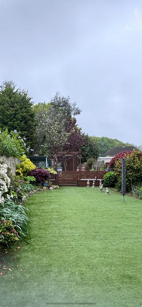 9 Odensil Green pergola