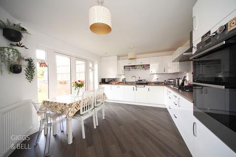 1 Cassidy Close, Luton, LU2 7FW