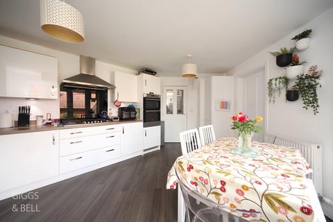 1 Cassidy Close, Luton, LU2 7FW