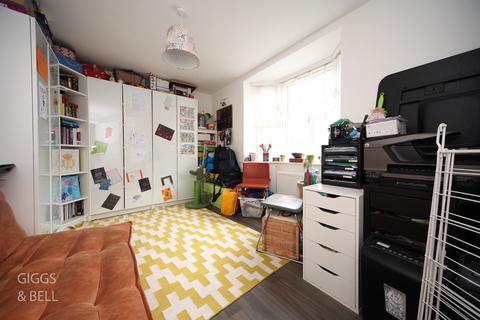 1 Cassidy Close, Luton, LU2 7FW