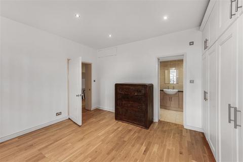 2 bedroom flat for sale, Lexham Gardens, W8