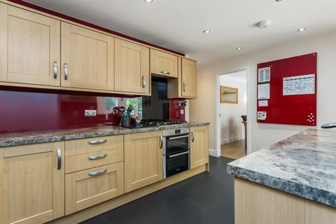 28 Mccrorie Place, Kilbarchan, Johnstone, PA10 2BF
