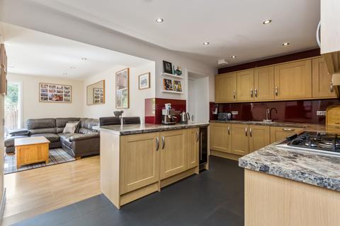 28 Mccrorie Place, Kilbarchan, Johnstone, PA10 2BF