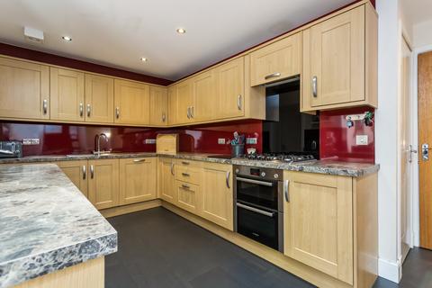 28 Mccrorie Place, Kilbarchan, Johnstone, PA10 2BF