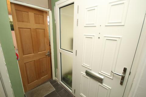 2 bedroom flat for sale, Tree Walk, Stretford, M32 9AL