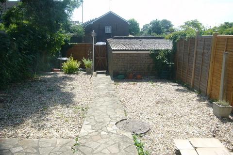 3 bedroom semi-detached house to rent, Farmers Close, Witney, Oxfordshire, OX28