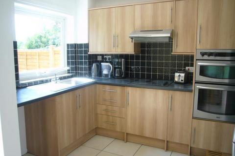 3 bedroom semi-detached house to rent, Farmers Close, Witney, Oxfordshire, OX28