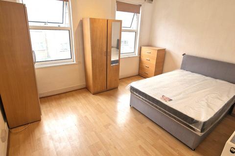 4 bedroom terraced house to rent, Exning Road, London