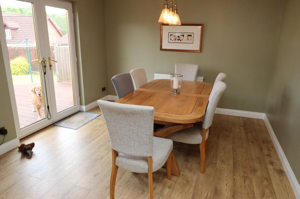 Dining (Photo 1)