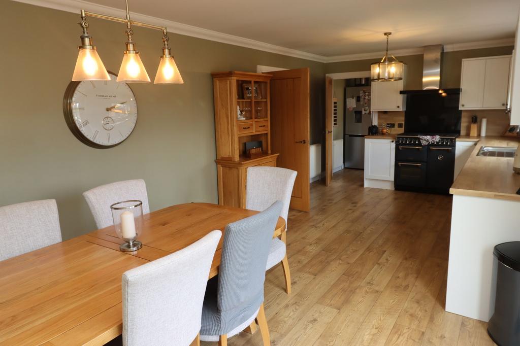 Kitchen (Photo 2)