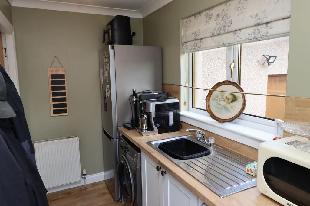 Utility Room (Photo 2)