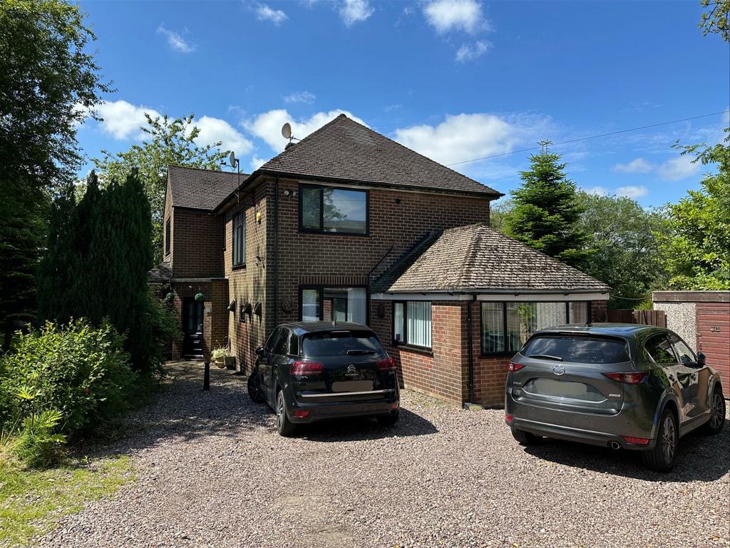 Ashworth Lane, Mottram, Hyde, SK14 6NZ 4 bed detached house for sale £475,000
