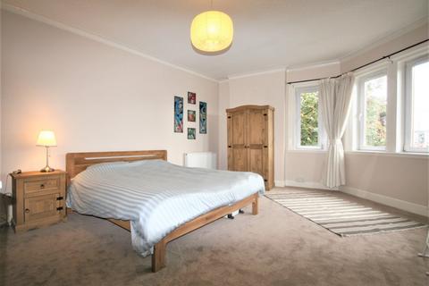 4 bedroom flat to rent, Niddrie Mains Road, Niddrie, Edinburgh, EH16