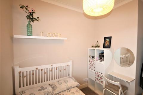 4 bedroom flat to rent, Niddrie Mains Road, Niddrie, Edinburgh, EH16