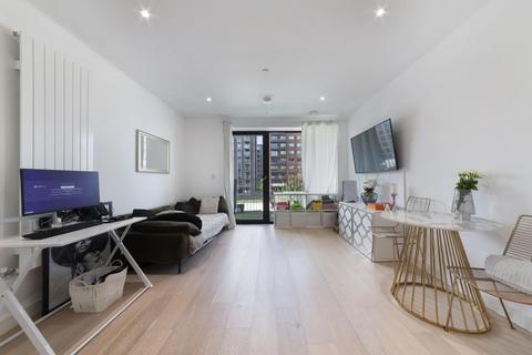 1 bedroom apartment for sale, Banyan Court, Royal Wharf, E16