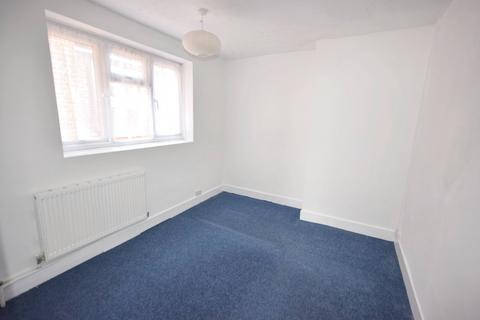 2 bedroom flat to rent, Broadlands Road, Southampton SO17