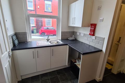 Studio to rent, Room 2 ,  Claremont Street, Armley, Leeds