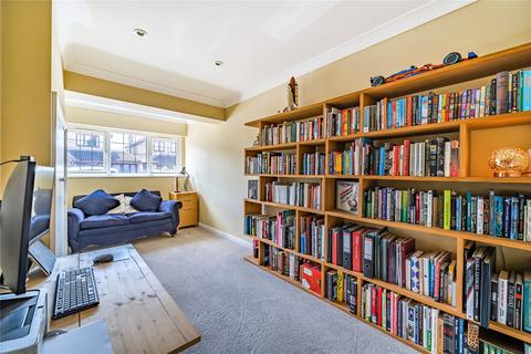 18 Chailey Place, Hersham, Walton-on-thames, KT12 4LQ