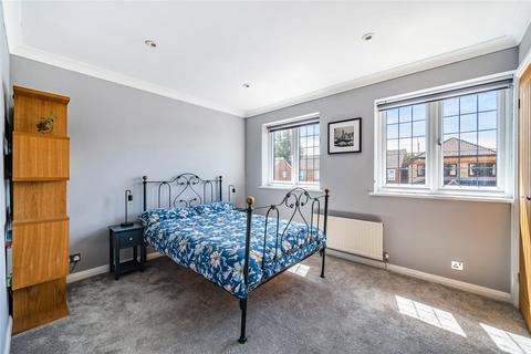 18 Chailey Place, Hersham, Walton-on-thames, KT12 4LQ