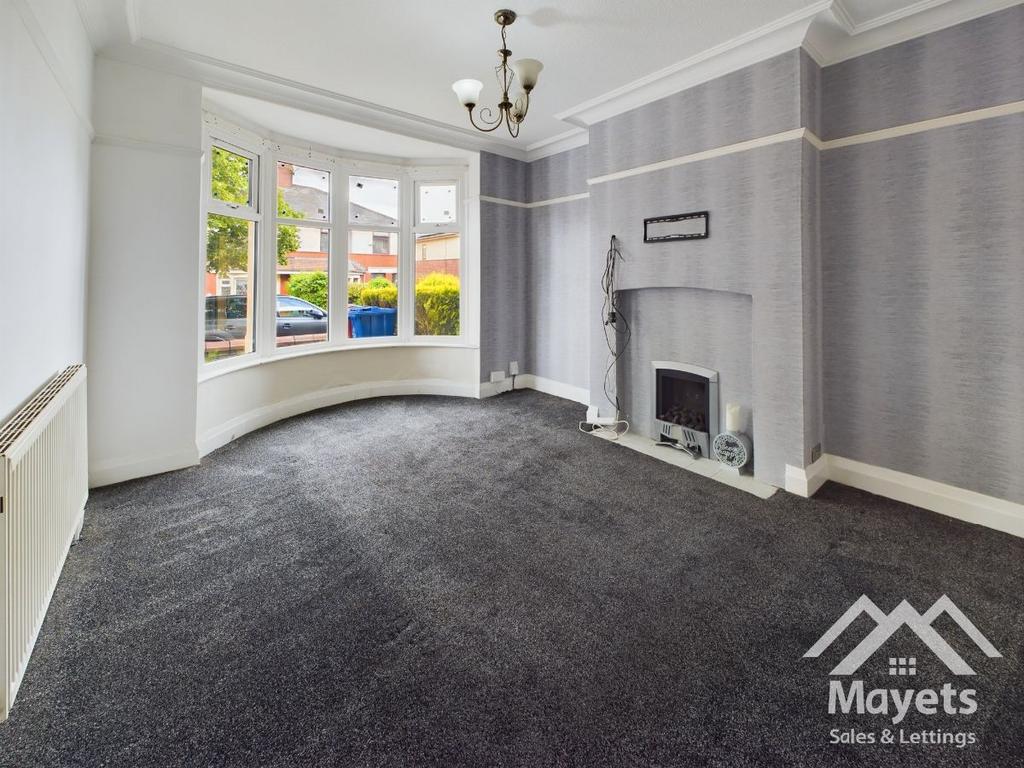 East Park Avenue, Blackburn... 3 bed semidetached house £1,100 pcm