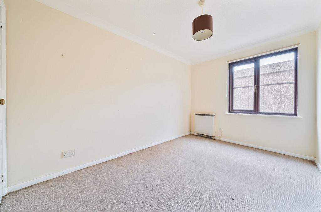 East Street, Selsey, PO20 2 bed ground floor flat for sale £150,000