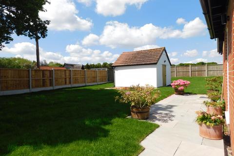 3 bedroom detached bungalow to rent, The Lodge, Hall Road, Maldon, Essex