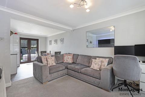 2 Dukes Close, North Weald, Epping, CM16 6DA