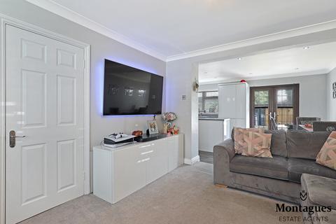 2 Dukes Close, North Weald, Epping, CM16 6DA
