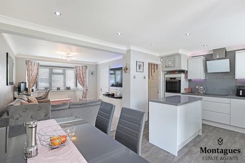 2 Dukes Close, North Weald, Epping, CM16 6DA