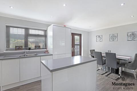 2 Dukes Close, North Weald, Epping, CM16 6DA