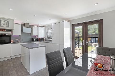 2 Dukes Close, North Weald, Epping, CM16 6DA