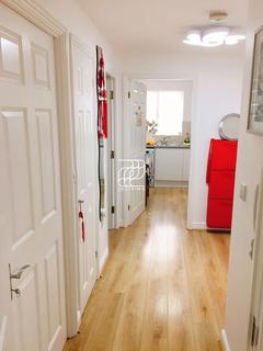 3 bedroom flat to rent, Otter Close, London, E15