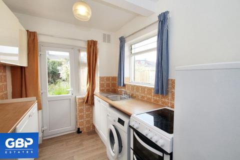 3 bedroom semi-detached house to rent, Windermere Avenue, Hornchurch, RM12