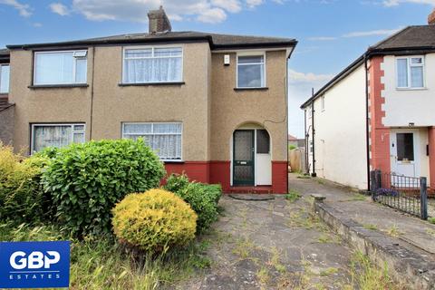 3 bedroom semi-detached house to rent, Windermere Avenue, Hornchurch, RM12