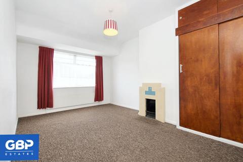 3 bedroom semi-detached house to rent, Windermere Avenue, Hornchurch, RM12