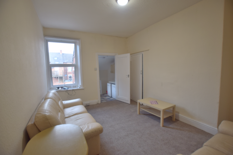 3 bedroom flat to rent, Simonside Terrace, Heaton NE6