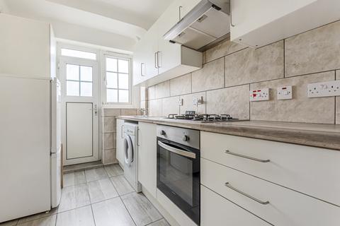 2 bedroom flat to rent, Boundfield Road London SE6
