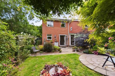 20 Low Fold Close, Worcester, WR2 5UE