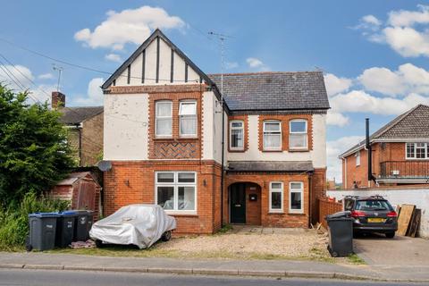 2 bedroom flat for sale, The Gables, Andover Road, Ludgershall SP11